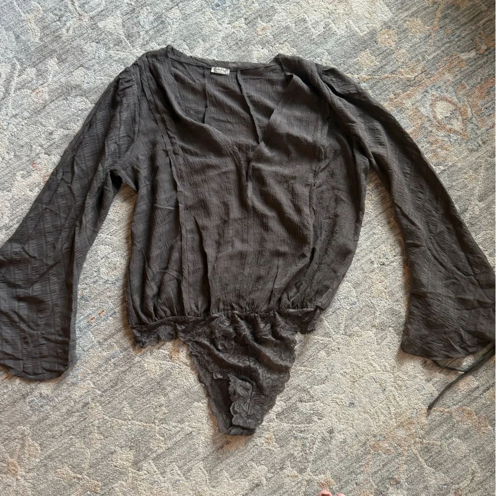 FREE PEOPLE Everythings Rosy Solid Bodysuit / Dark Gull Grey - Picture 3 of 9